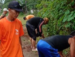 Wujudkan Lingkungan Asri, DPC Gerakan Rakyat Mustika Jaya Gelar Kerja Bakti Bersama Tokoh dan Warga Padurenan