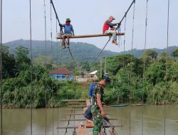 Asa di Atas Sungai Ogan: TNI Kebut Jembatan Gantung Desa Pusar, Progres Tembus 70%