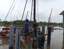 Lampaui Target! Meski Berpuasa, TNI & Warga Desa Embacang “Tancap Gas” Bangun Jembatan Gantung