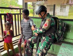Satgas Pamtas Yonif 410/Alg Berikan Edukasi dan Yankes Door to Door di Kampung Jagiro