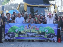 Mengawal Langkah Pulang: Kapolres Metro Bekasi Berangkatkan Pemudik dengan Senyum Kebersamaan