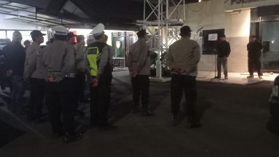Kapolsek Pondok Gede Pimpin Apel Malam, Tekankan Kewaspadaan Jaga Kamtibmas di Bulan Ramadan.