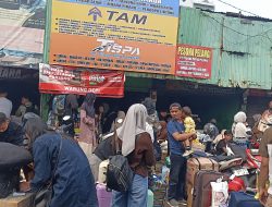 Puncak Arus Mudik 2026: Terminal Bekasi Diserbu Penumpang, Cuaca Terik Tak Surutkan Antusiasme Pemudik Sumatera.
