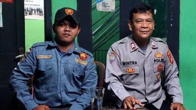 Menjaga Kondusifitas di Ujung Ramadhan, Kapolsubsektor Jatibening Turun Langsung Sambangi Linmas Jatimakmur.