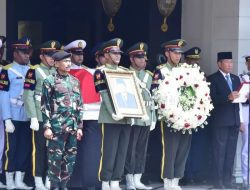 Pangkormar Hadiri Upacara Penghormatan Terakhir Prof. Dr. Juwono Sudarsono di Kemenhan RI