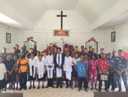 Sinergi Spiritual di Manokwari: Satgas TMMD Ke-128 Awali Minggu dengan Ibadah Bersama Warga