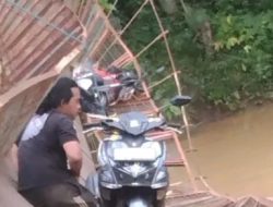 Jembatan Dibiarkan Rapuh, Warga Menuju PAW Kades Jadi Korban di Tegal Buleud.