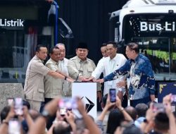 Perkuat Hilirisasi Hijau, Presiden Prabowo Resmikan Pabrik Kendaraan Listrik di Magelang