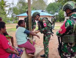 Jaga Kondusivitas Mappi, Satgas Yonif 123/Rajawali Gelar Patroli Keamanan dan Pengobatan Gratis