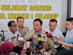 Targetkan Tuntas 2028, Presiden Prabowo Instruksikan Digitalisasi Ruang Kelas di Seluruh Indonesia