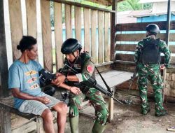 Tingkatkan Kualitas Hidup Warga Perbatasan, Satgas Yonif 410/ALG Gelar Yankes Door-to-Door di Teluk Bintuni