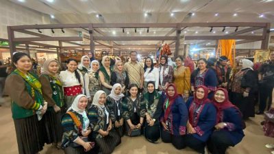 ​Sentuhan Wastra Almira ADS Pukau Catwalk Persit Kartika Chandra Kirana, Stok Ludes Diserbu Pengunjung