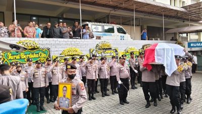 Kapolsek Pondok Gede Pimpin Pelepasan Jenazah AIPTU Parlindungan Simanjuntak.