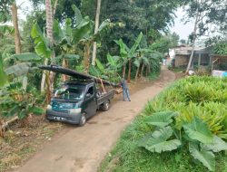 Diduga Serobot Pekarangan Warga, Pemasangan Tiang Telekomunikasi PT Hasian Prima Abadi (Iforte) Picu Kemarahan Warga Cimundu.