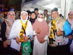 Tangis Haru Warnai Kedatangan 380 Jemaah Haji Kloter 21 di Magetan