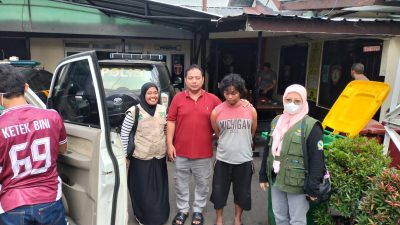 Respons Cepat Polsek Pondok Gede, Kanit Lantas AKP Parlan Amankan Pria Diduga ODGJ.