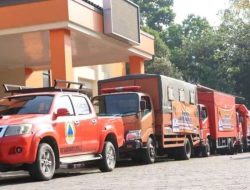 Wujud Solidaritas, Plt Bupati Bekasi Lepas 20 Ton Bantuan Logistik bagi Korban Gempa NTT