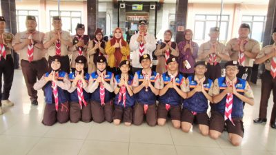 Camat Pondok Gede Lepas Peserta Pramuka Kwaran Pondok Gede Menuju Jambore Nasional.