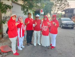 Ketua PKK Jatiwaringin R. Dewi Hariri Hadiri Karnaval Budaya Karang Taruna RW 12.
