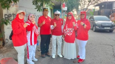 Ketua PKK Jatiwaringin R. Dewi Hariri Hadiri Karnaval Budaya Karang Taruna RW 12.