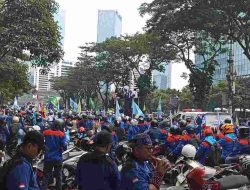 Ribuan Buruh Jabodetabek Kepung Pusat Jakarta, Desak RUU Ketenagakerjaan Berpihak pada Pekerja