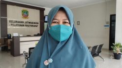 Ketua PKK Jatiwaringin Sosialisasikan Penggunaan Masker, Warga Diimbau Waspadai Dampak Erupsi Anak Gunung Krakatau.