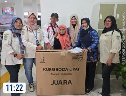 Bukan Sekadar Mendata, PSM Pondok Gede Kawal Warga Rentan hingga Kursi Roda Diterima.
