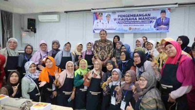 Tri Adhianto Salurkan Peralatan Usaha, Dorong UMKM Perempuan di Rawalumbu Lebih Mandiri