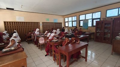 253 Siswa SDN Ciburial Sukabumi Terima MBG, Sekolah Tekankan Kualitas Gizi dan Ketepatan Pelaksanaan.