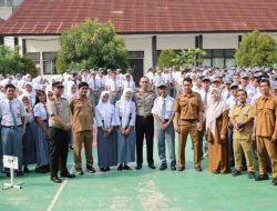 Kapolres Metro Bekasi Kota Sambangi SMKN 14 Jatisampurna, Iptu Musanif Dampingi Program Polisi Peduli Pendidikan.