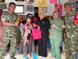 Sentuh Hati Generasi Muda, Tim Wasev TMMD ke-130 Kunjungi PAUD Mawar X di Sukabumi.